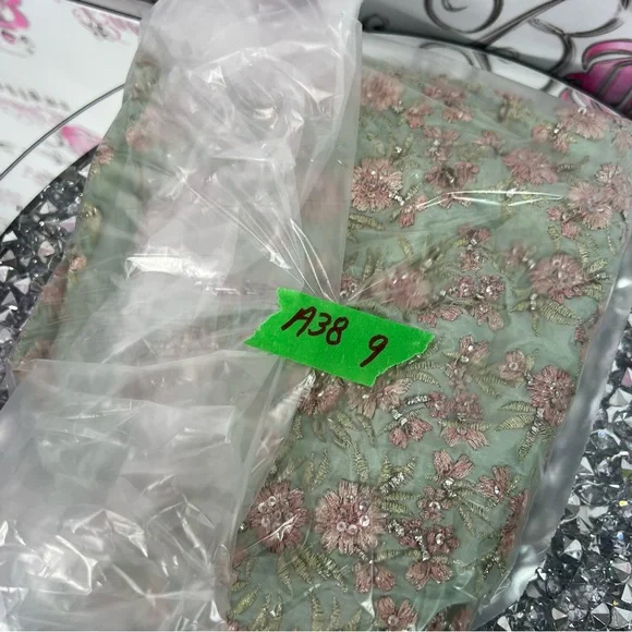 Top embroidered sequins floral flowers cropped Green Floral Women's Top - Picture 7 of 7